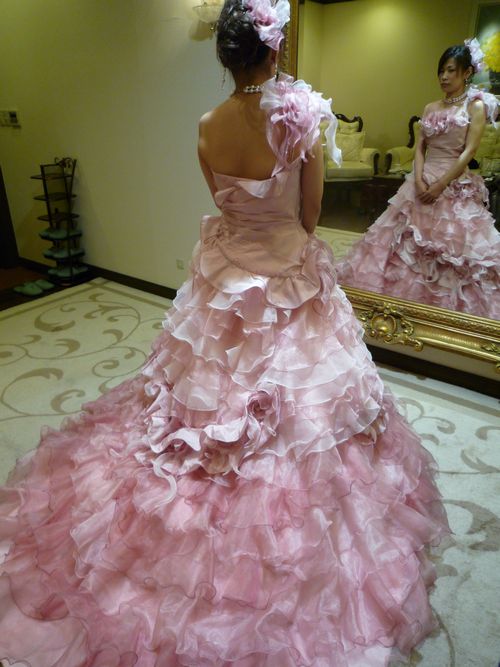 可愛いピンクのドレス